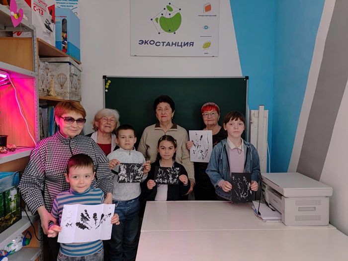 На межпоколенческой встрече ершовские старшие освоили монотипию